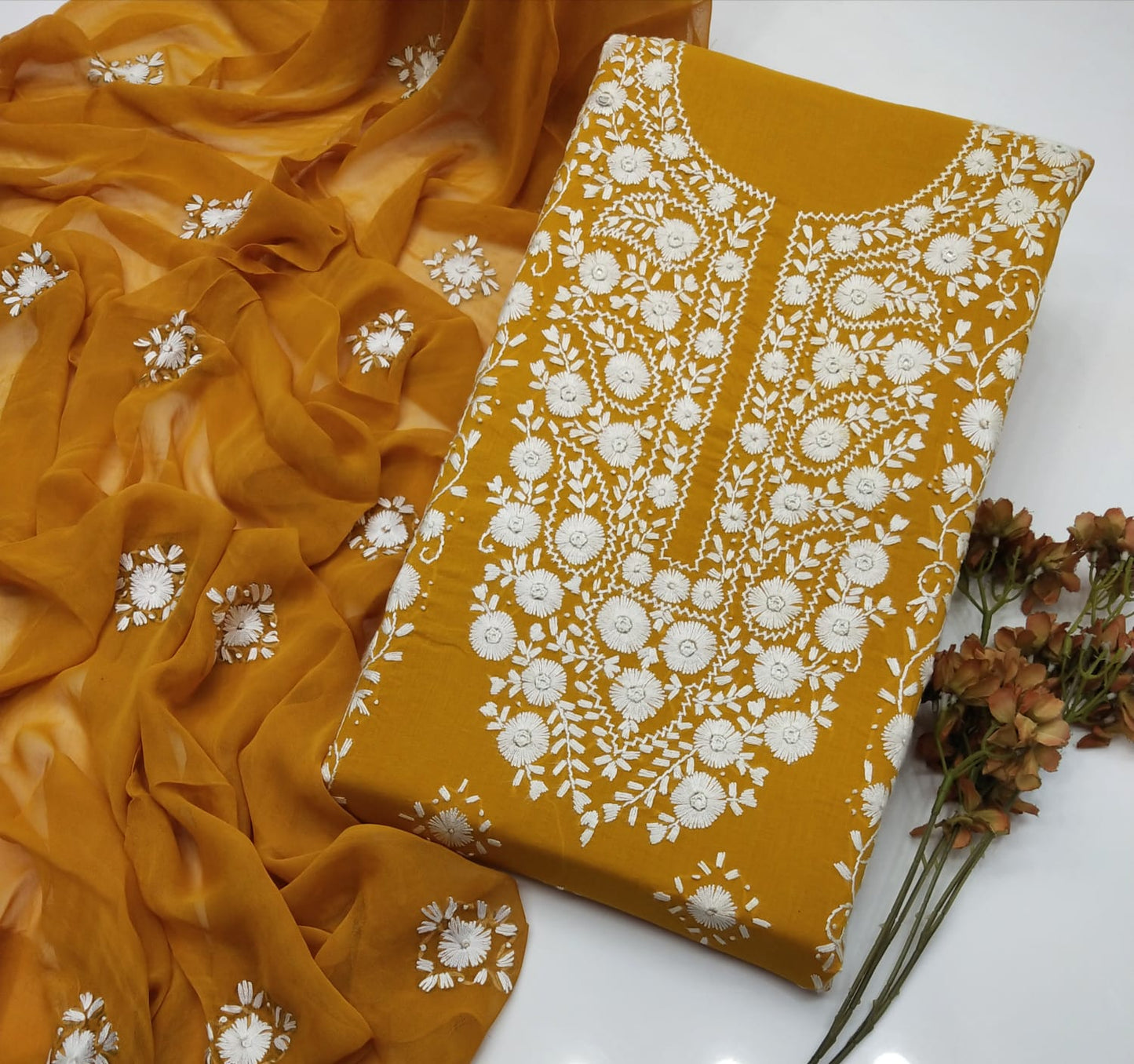 Hand Embroidery 🪡🧵 ملتانی کڑھائی